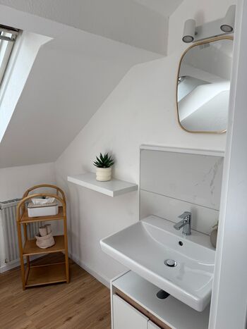 2 Zimmer Dachwohnung mit Burgblick und Kingsize Bett Bild 4