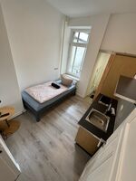 Einzelzimmer mit eigene Küche und eigenem Badezimmer