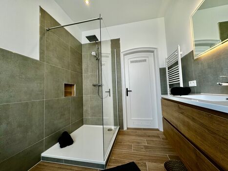 Monteurwohnung Emden | bis 8 Pers. | 4 Schlafzimmer | Parkplatz Picture 4