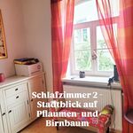 Blick auf Birnbaum vom Zimmer mit 90 x 200 cm Bett