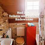 Bad im 2. OG mit Badewanne und WC