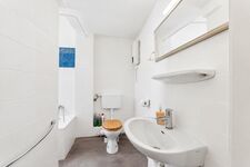 Bad mit Toilette
