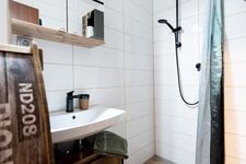 Eigenes Duschbad mit WC