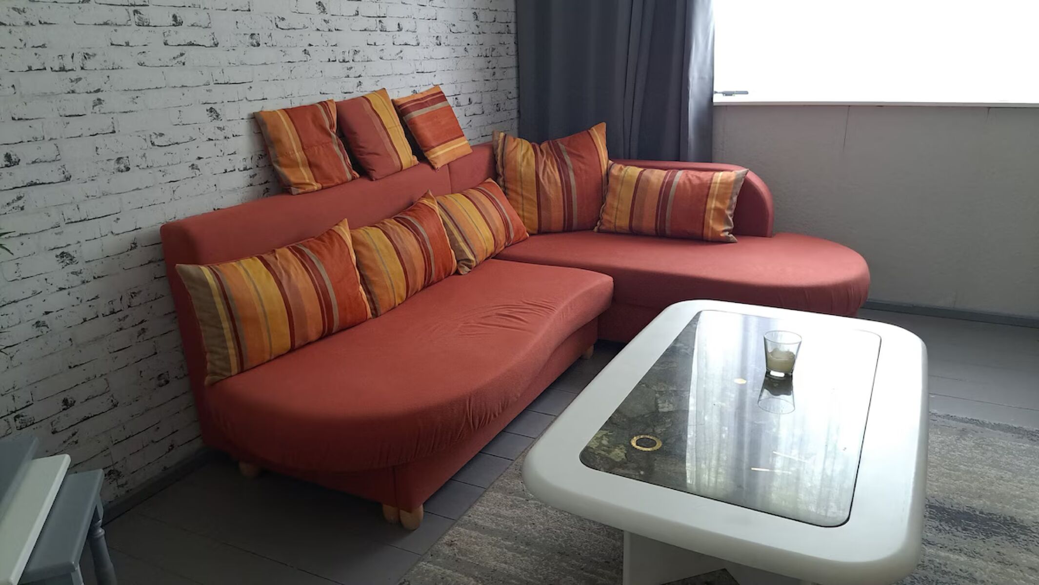 Wohnzimmer mit schlafcouch