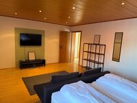 LeMa Wohnen – 3BR Apartment | 5 Beds + Sofa | Central Höchstadt Bild 10