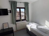 LeMa Wohnen – 3BR Apartment | 5 Beds + Sofa | Central Höchstadt Bild 7