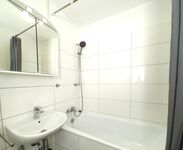 Spacious 6 Bed Apartment with Balcony Ideal for Work Crews Bild 5