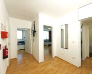 Spacious 6 Bed Apartment with Balcony Ideal for Work Crews Bild 16