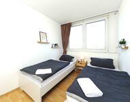 Spacious 6 Bed Apartment with Balcony Ideal for Work Crews Bild 1