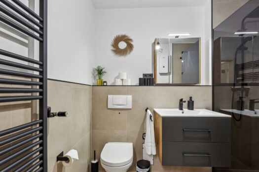 Hochwertig und neu renoviertes Badezimmer
