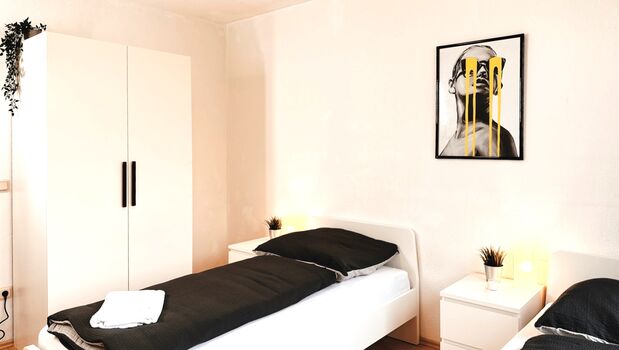 Monteurwohnung mit Balkon und Wohnzimmer Bild 2