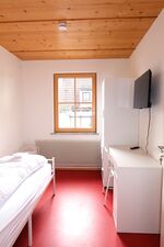 Alle Zimmer mit Smart TVs und moderner Einrichtung