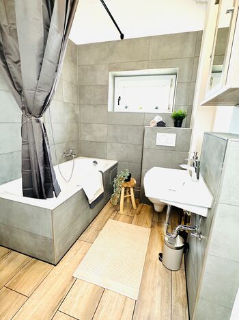 Monteurwohnung mit Balkon und Wohnzimmer Bild 5