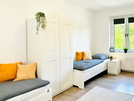 Monteurwohnung mit Balkon und Wohnzimmer Bild 3