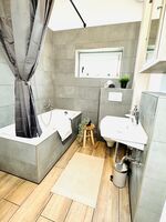 Monteurwohnung mit Balkon und Wohnzimmer Bild 5