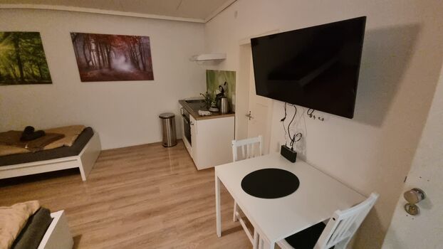 In der Natur EZ/DZ mit eigenem Bad/WC/Küche Bild 2