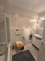  Bad mit Badewanne