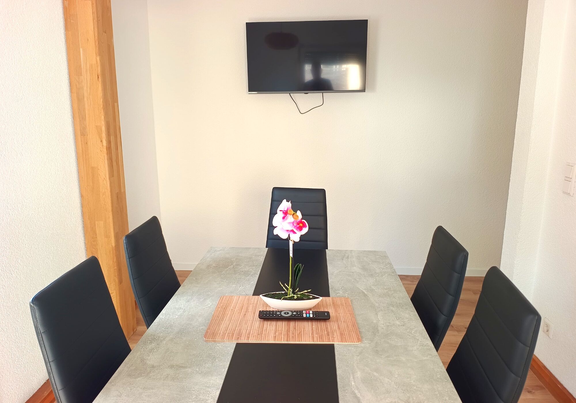 Esszimmer, Essecke mit Fernseher