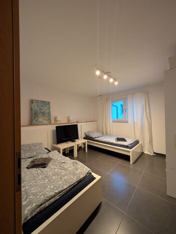 größeres Schlafzimmer ebenfalls zwei Einzelbetten