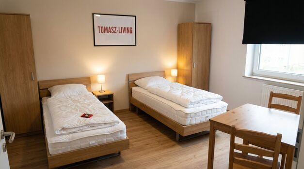 MH1 / TOMASZ-LIVING in MÜLHEIM - Großes Zimmer + WLAN Picture 2