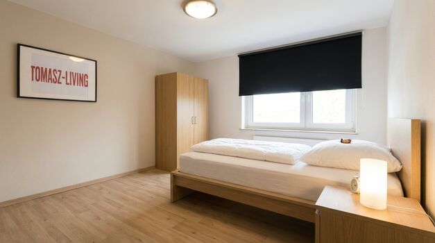 MH1 / TOMASZ-LIVING in MÜLHEIM - Großes Zimmer + WLAN Picture 3