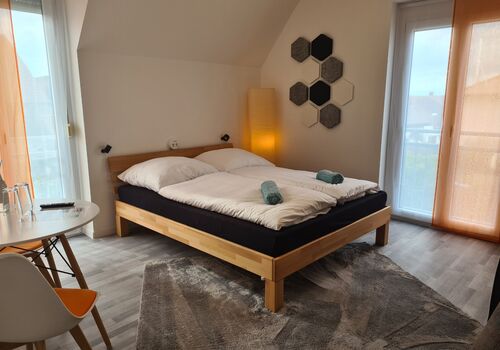 Gästezimmer nah an Wanderwegen in Waldbüttelbrunn Picture 3