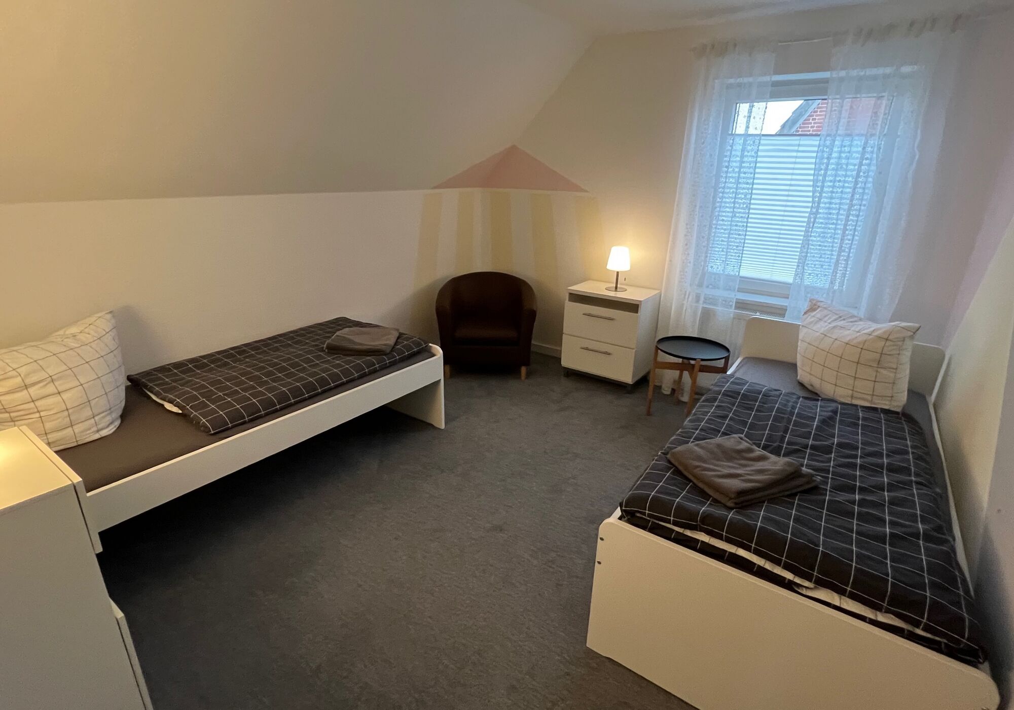  Schlafzimmer mit Einzelbetten