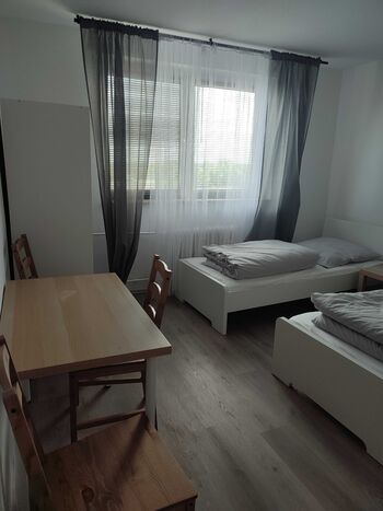 Schlafzimmer 1