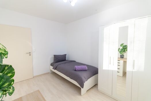 Helle, zentrale 4-Zimmer-Wohnung ca. 90 m² Bild 2
