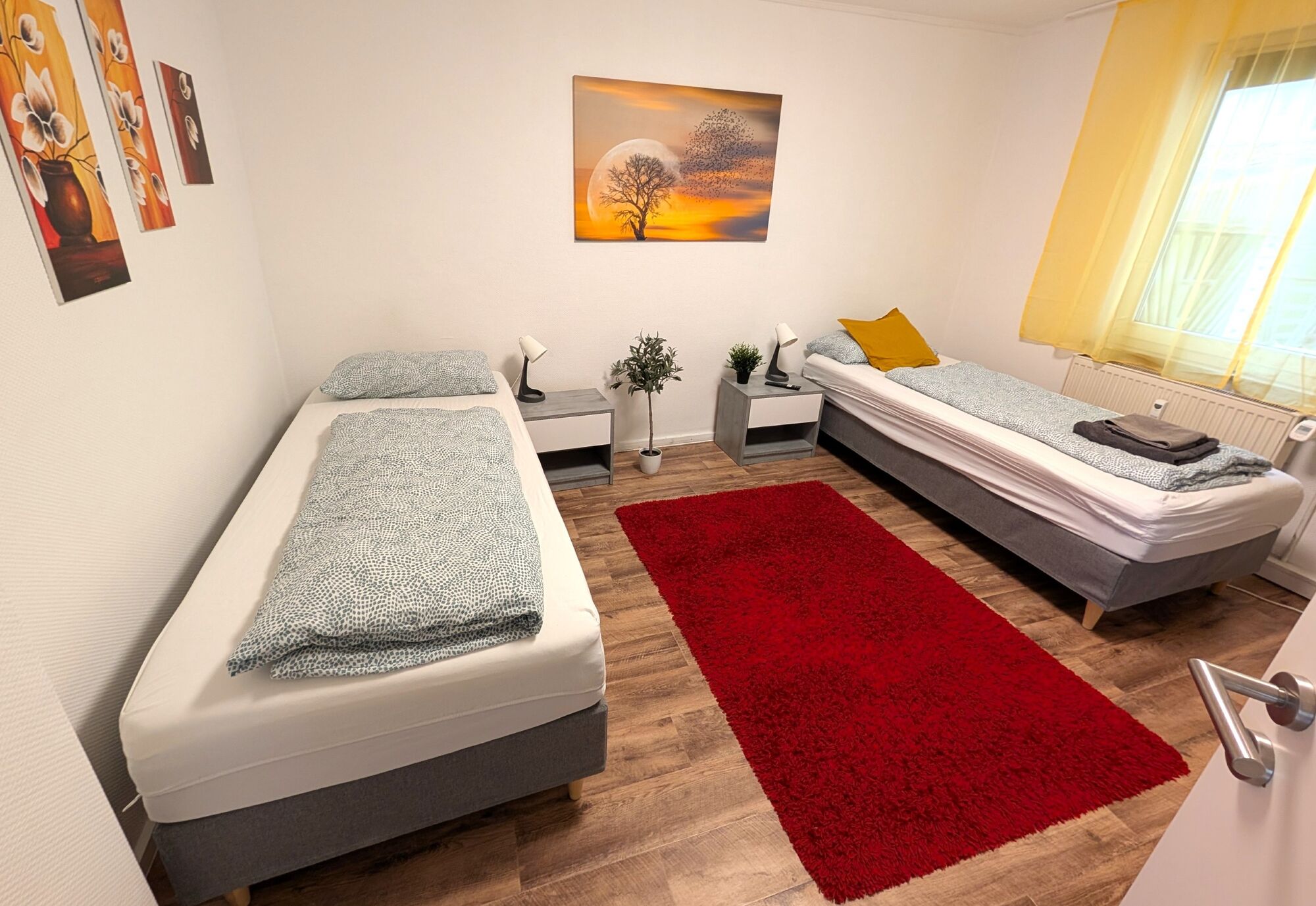 gelbes Zimmer, 2 Einzelbetten, TV