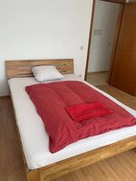 Schlafzimmer mit Doppelbett