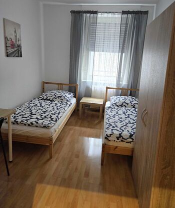Schlafzimmer 1