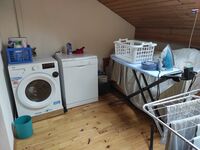 Waschmaschine, Spülmaschine, Bügelbrett, Wäscheständer