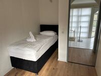 Ferienhaus mit Parkplatz, Terrasse und Stadtnähe Bild 4