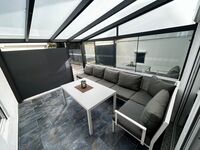 Ferienhaus mit Parkplatz, Terrasse und Stadtnähe Bild 11