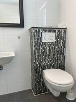 **ZENTRAL IN KÖLN MONTEURZIMMER** Bild 3