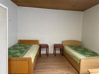 **ZENTRAL IN KÖLN MONTEURZIMMER** Bild 7