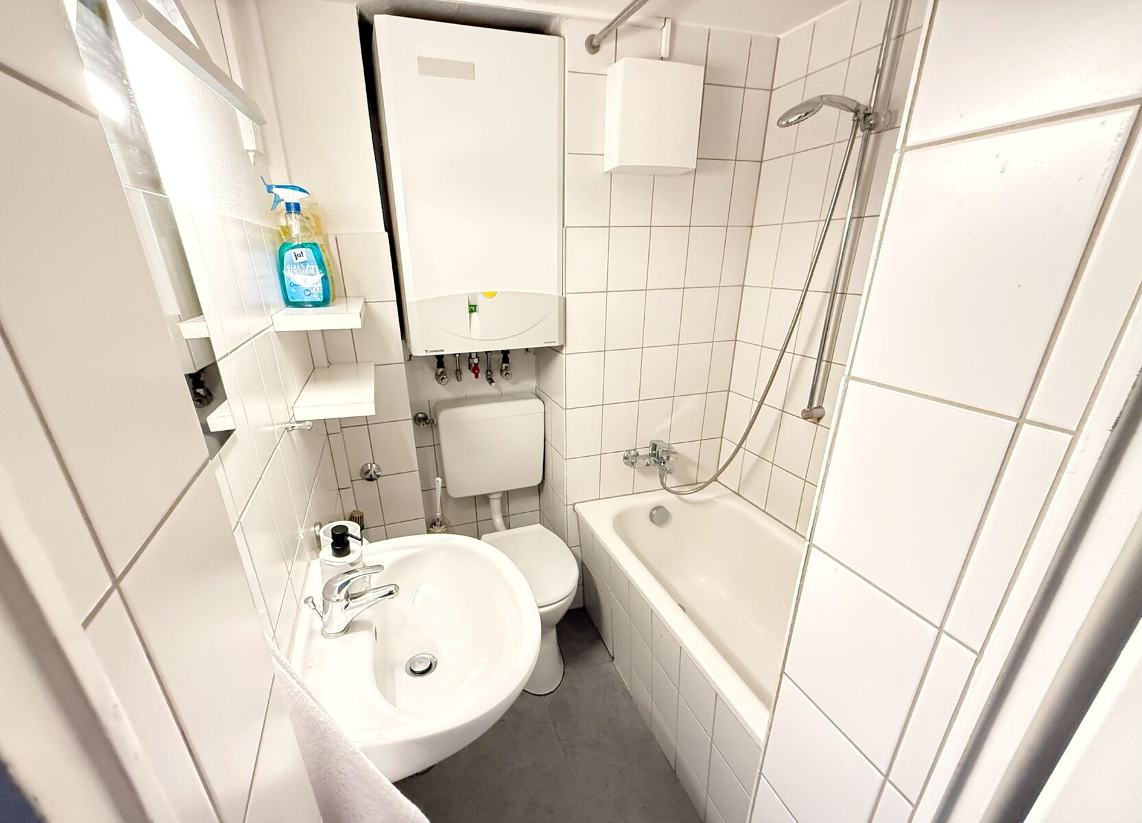 Bad und Badewanne