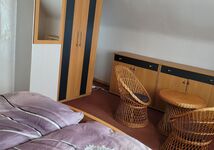 Schlafzimmer mit Doppelbett