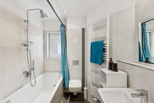 Erholsame Wohnung mit Balkon, Einbauküche und Stellplatz Bild 3