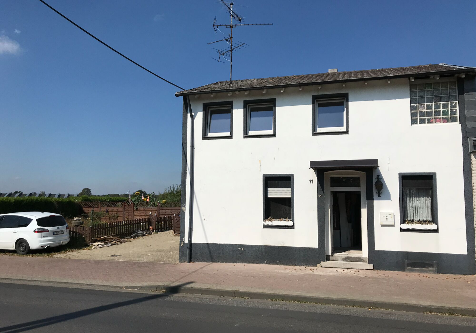 Haus Gendohr mit Gartenansicht