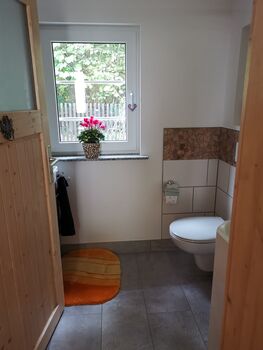 Möbliertes Holzhaus mit Garten - Monteurunterkunft Bild 2