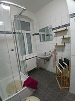 Bad mit Dusche und Wanne