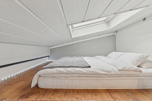 Komfortables Dachschlafzimmer – ruhig schlafen, 5 Min. zur Trierer Altstadt