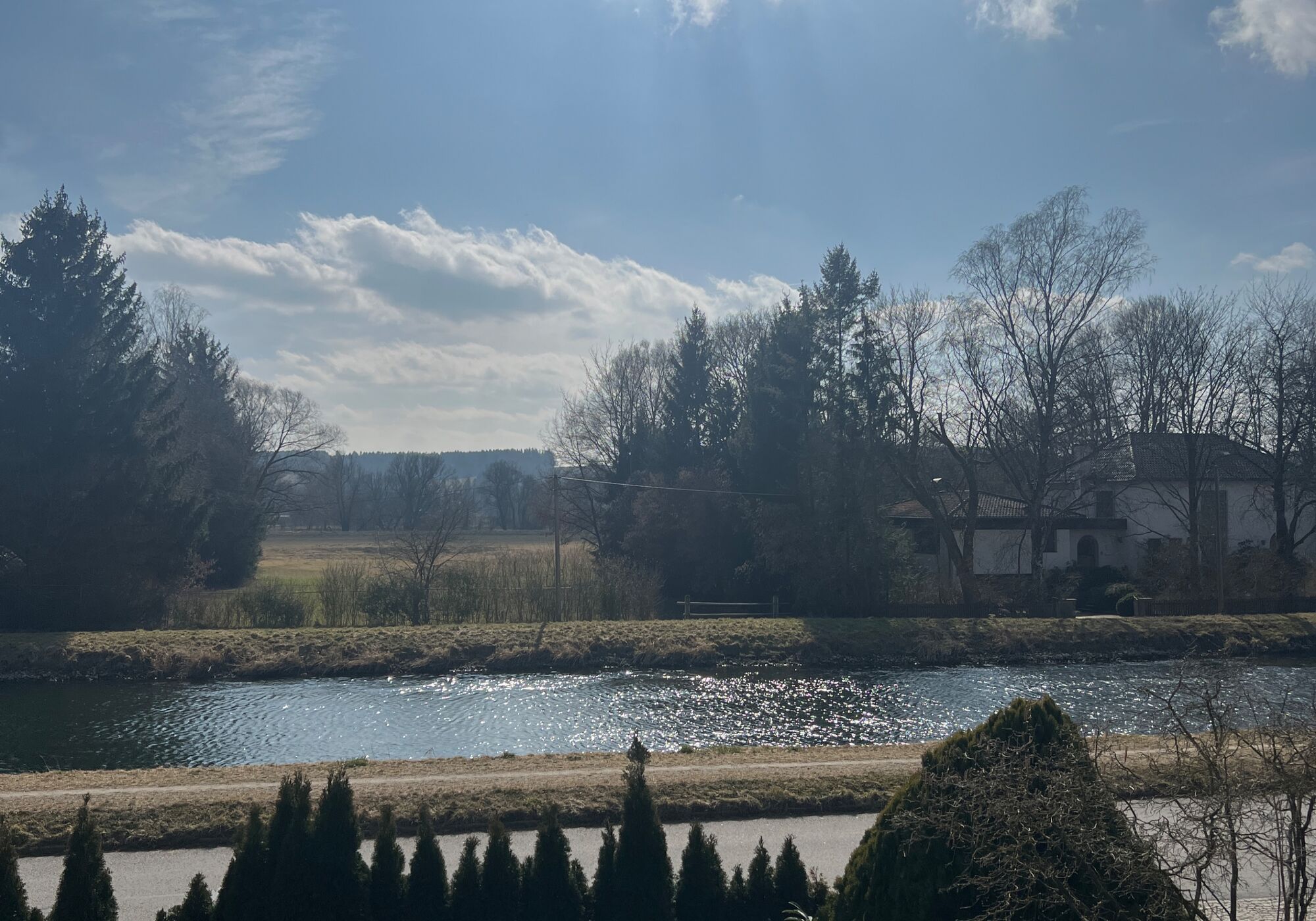 Unser Ausblick ist einfach atemberaubend – eine Oase der Ruhe, die dennoch zentral gelegen ist.