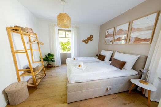 Schlafzimmer 1 - 2 Einzelbetten mit Kleiderschrank