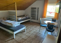 Schlafzimmer mit 2 Betten