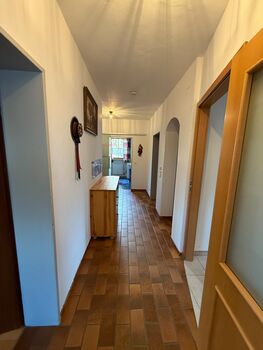 Großzügig und hell! 3 Zi / Wohnküche / großes Bad /WC Bild 4