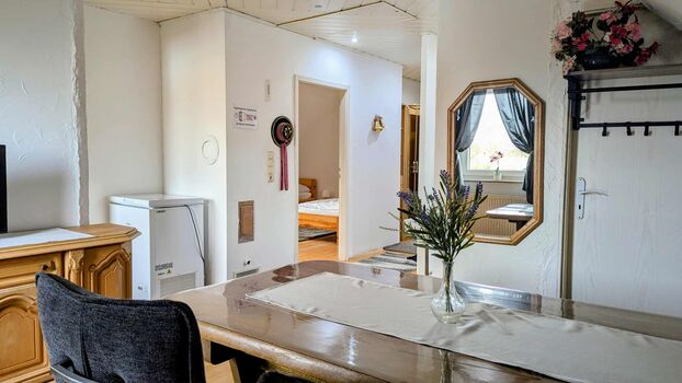 Apartment1 mit 2 Doppelzimmer - Badezimmer - Wohnzimmer mit TV und WiFi