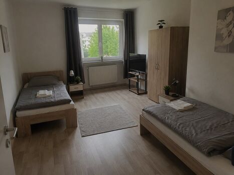 Schlafzimmer 1